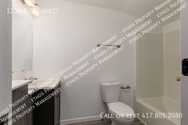 Building Photo - 1206 N Prospect-