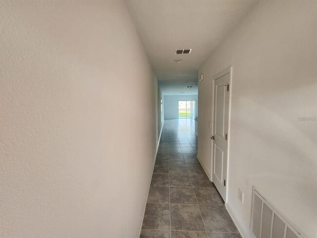 Building Photo - 2713 Runners Cir