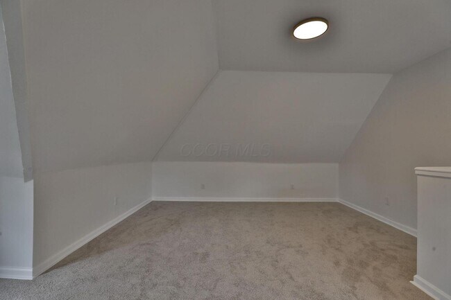 Building Photo - 423 Stoddart Ave