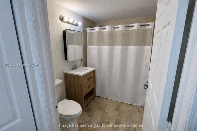 Building Photo - 318 E 6th St