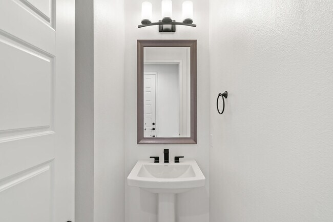 Building Photo - 73584 Henri Dr