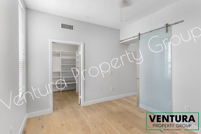 Building Photo - Spacious 2-Bedroom Condo with 2 Full Baths in Oxnards Channel Island