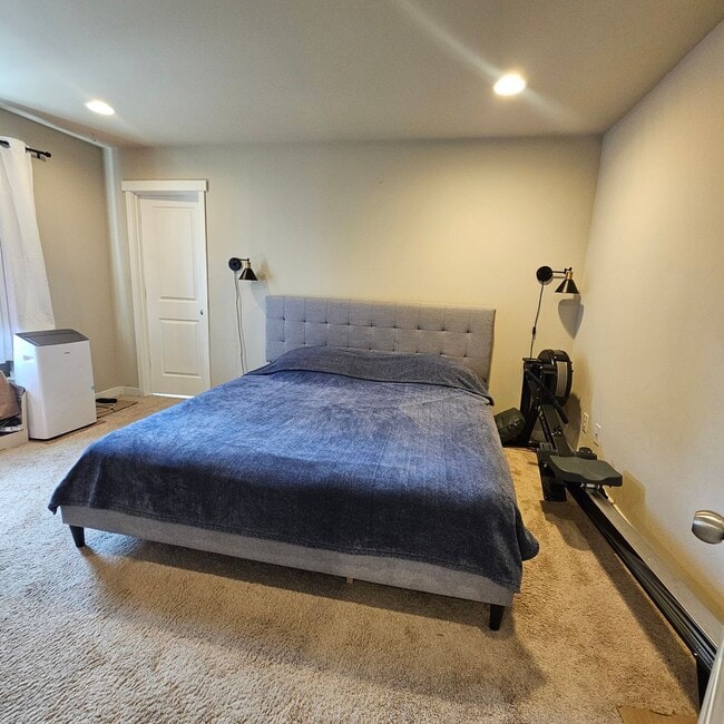 Building Photo - Beautiful 3-Bedroom Home Near Bases & Ferries with Fully Fenced Yard