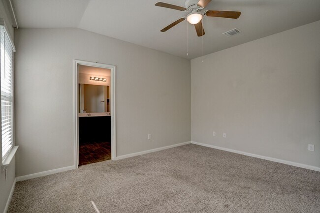 Building Photo - Charming 4/BR 2/BA One-Level Home with Spa...