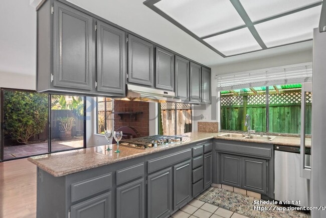 Building Photo - 740 Hollyhock Dr