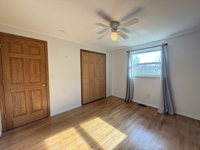 Building Photo - 2447 Roanoke Dr