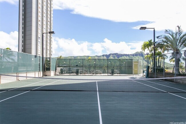 Building Photo - 229 Paoakalani Ave