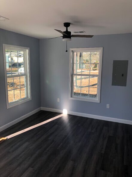 Building Photo - 610 Lesia Ln