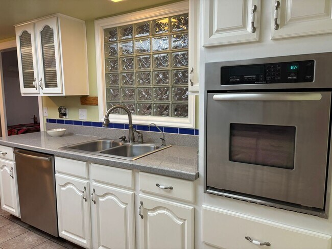 Building Photo - 1681 Leisure World