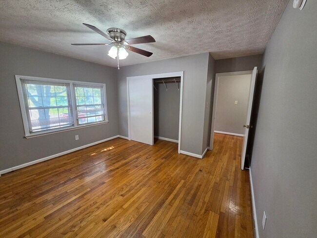 Building Photo - 3411 Sutherland Dr