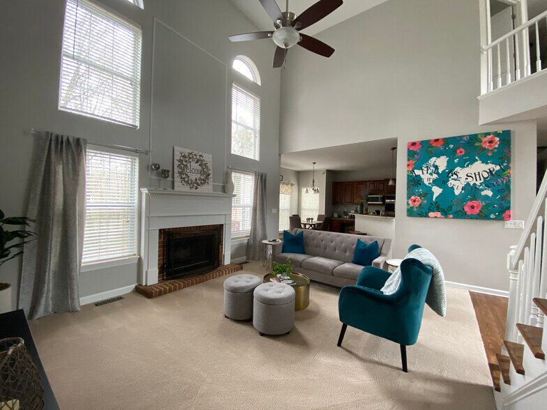 Building Photo - 10301 Rougemont Ln