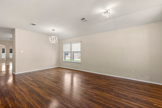 Building Photo - 6725 Mundo Dr