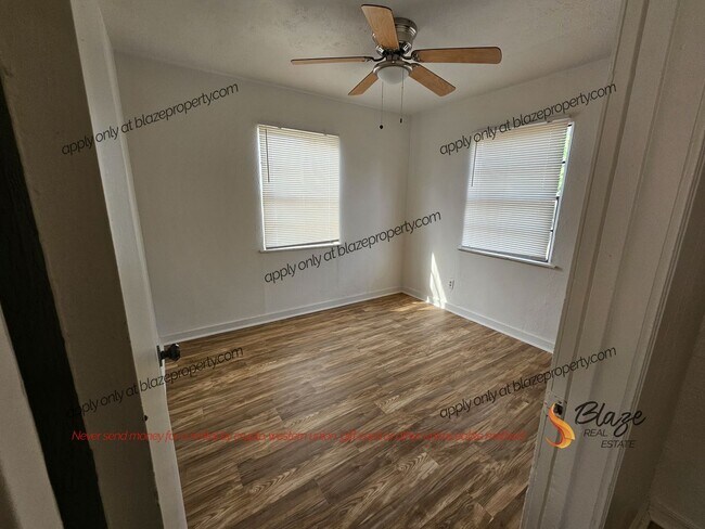 Building Photo - 2-Bedroom House with Large Backyard