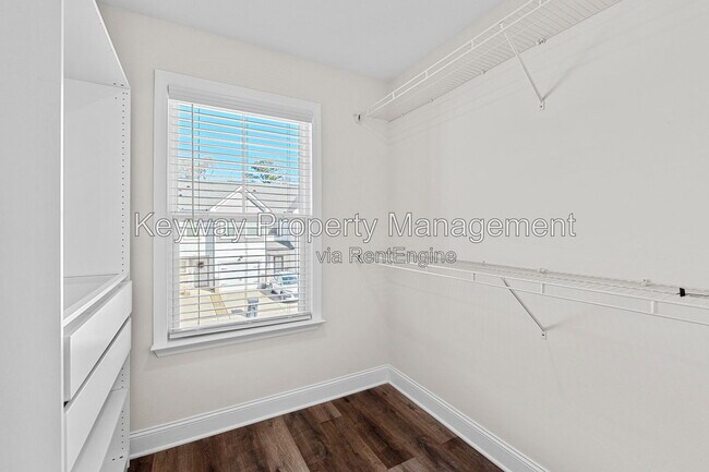 Building Photo - 331 Sumac Trail