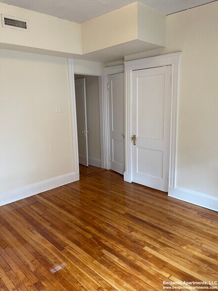 Building Photo - 1487 Beacon St