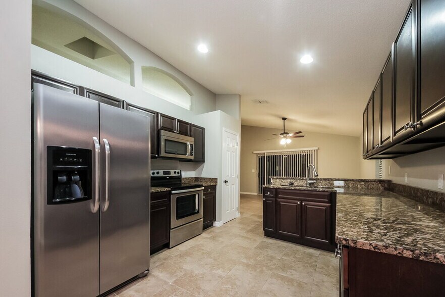 Building Photo - 4307 Bayside Dr