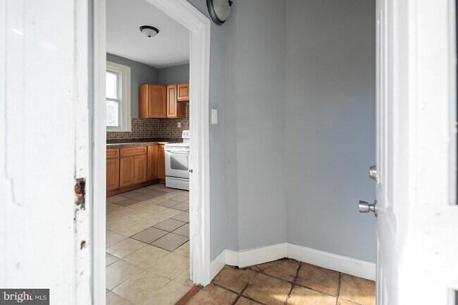 Building Photo - 851 S 57th St