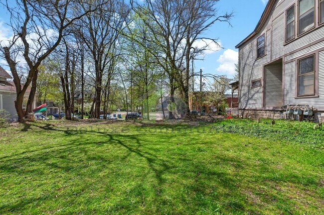 Building Photo - 410 Eastern Ave SE