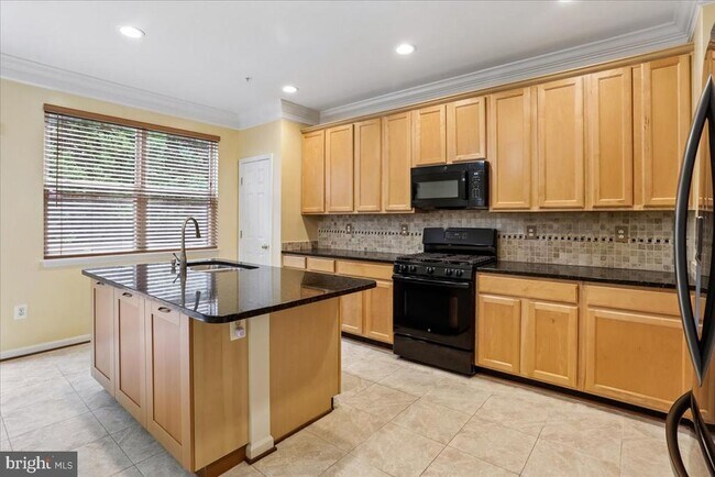 Building Photo - 2943 St Helen Cir
