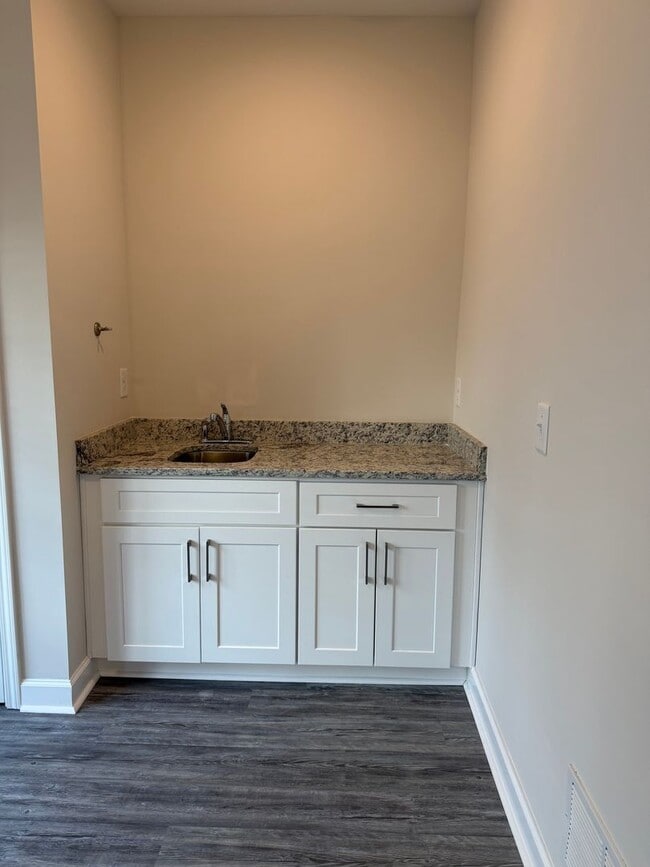 Building Photo - Stunning 3 Bed | 3.5 Bath Townhome in Atlanta’s Sought-After Upper Westside (30318)