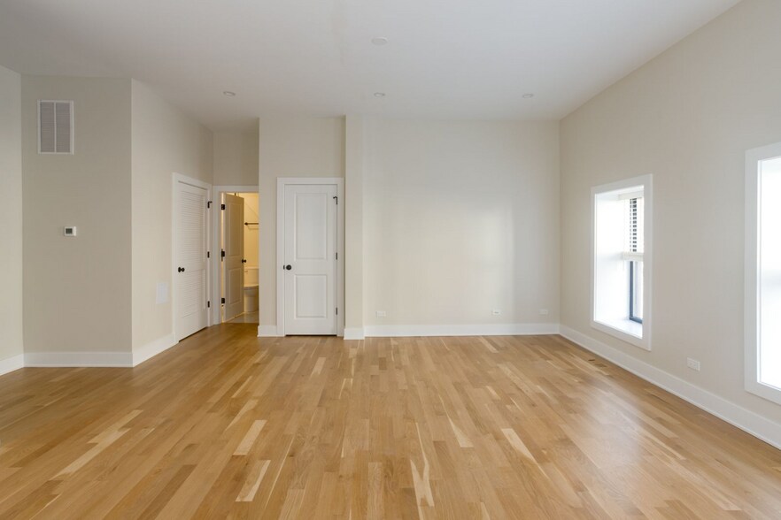 Building Photo - 1405 W Belden Ave