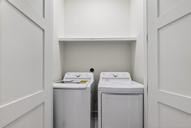 Building Photo - 2511 N MacGregor Way