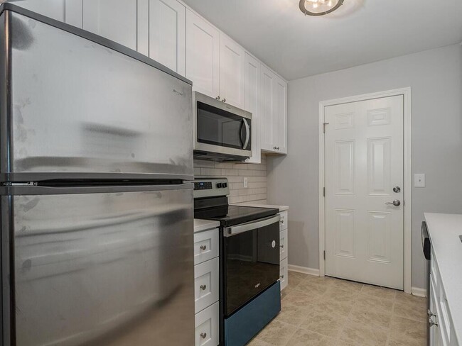 Building Photo - REMODELED 1 BD 1 BT WEST CHARLOTTE LOCATION!