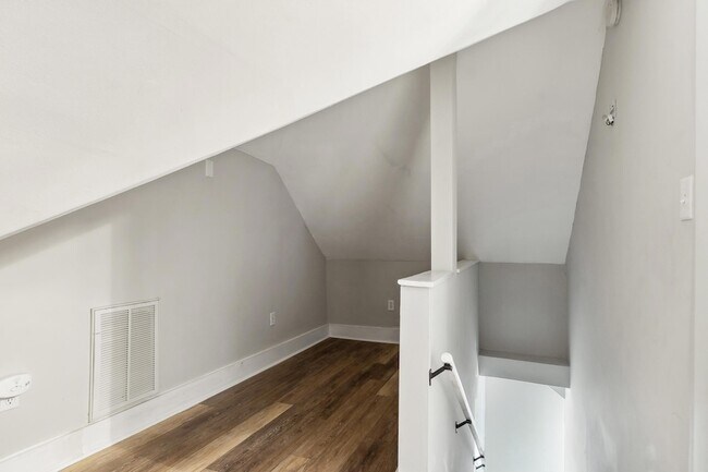 Building Photo - 1906 Vine St