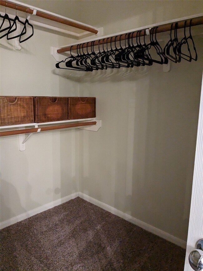 Building Photo - 635 Avery Dr