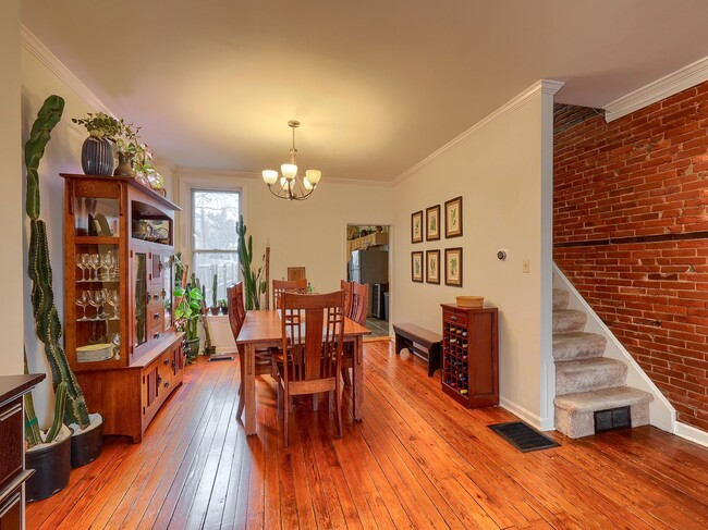 Building Photo - 207 Calder St