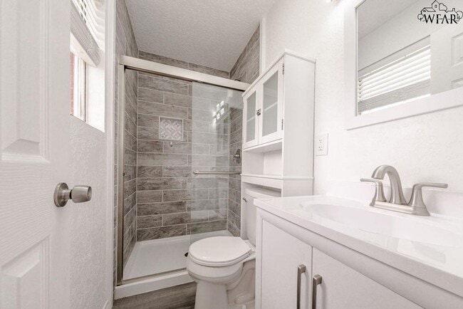 Building Photo - 4024 Hooper Dr