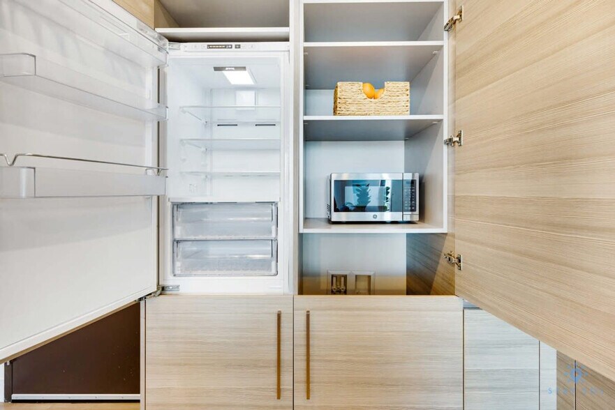 Building Photo - 777 N Ocean Dr