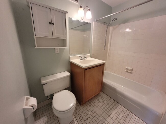 Building Photo - Prime Location 1BR with Luxe Finishes & Amenities - Available August 1st!