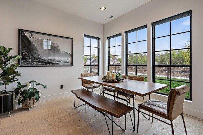 Building Photo - 2526 W Rustic Frg St