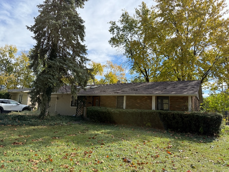 Primary Photo - 10231 Hawthorne Dr