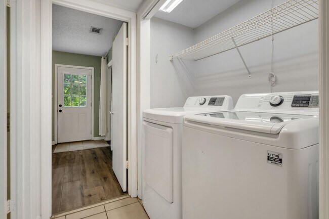 Building Photo - 2471 Talco Hills Dr