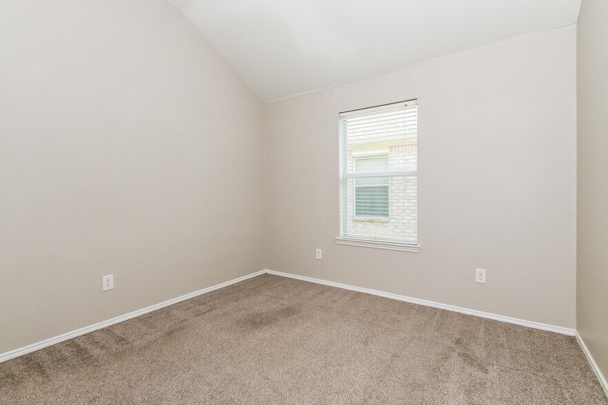 Building Photo - 1328 Riviera Dr