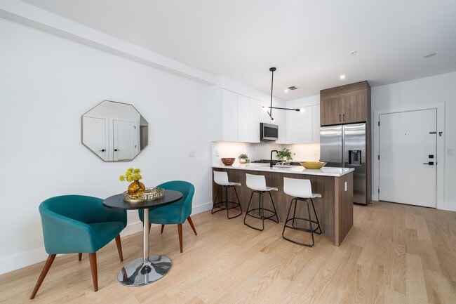 Building Photo - 10 Brinkerhoff St