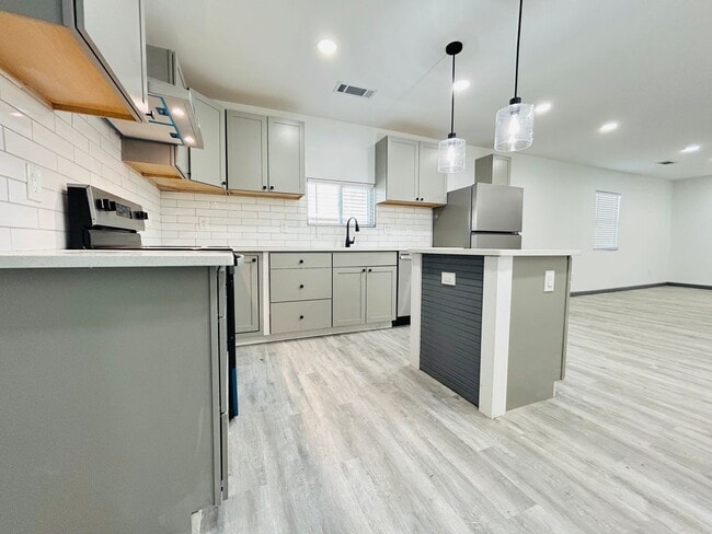 Building Photo - 1477 Olive St SW