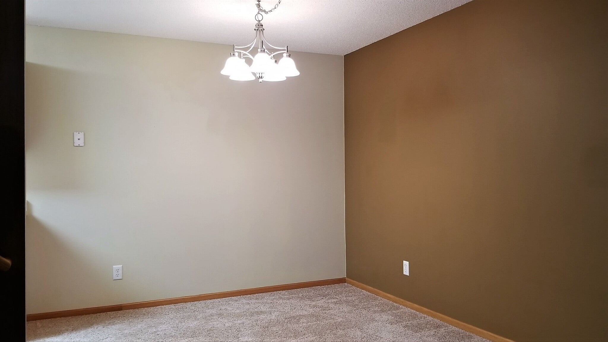 Building Photo - 725 Evergreen Cir