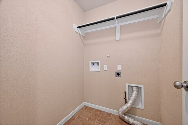 Building Photo - 5530 Casa Calvet Dr