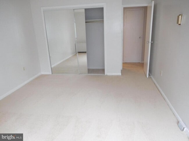 Building Photo - 4390 Lorcom Ln