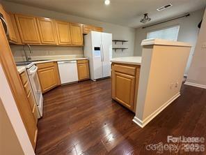 Building Photo - 8763 Robinson Forest Dr