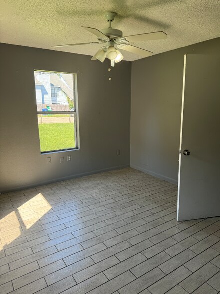 Building Photo - 984 Asheville Dr