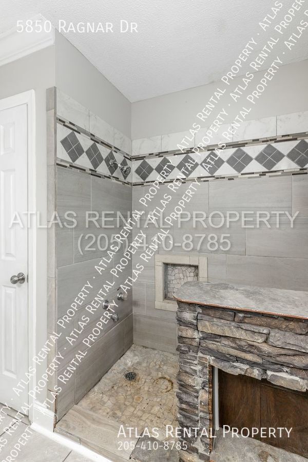 Building Photo - 5850 Ragnar Dr