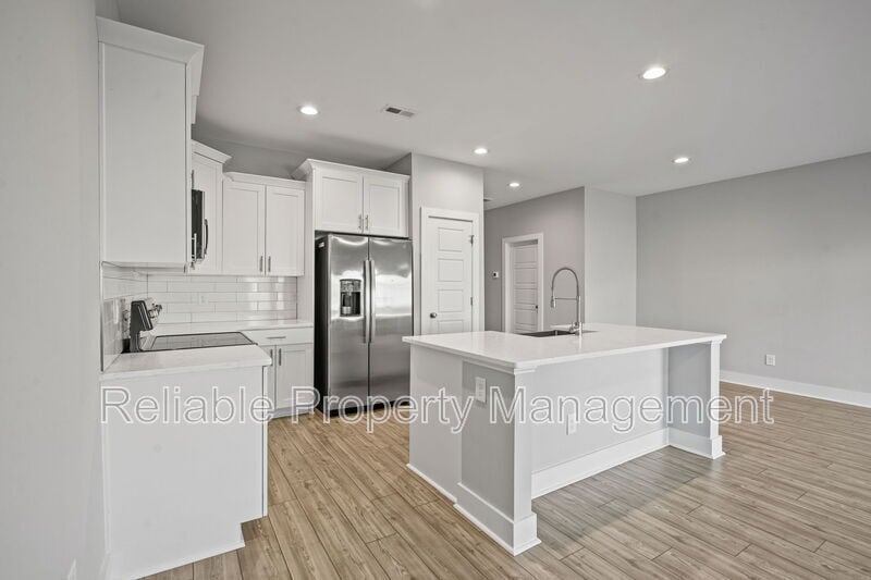 Building Photo - 10 Slater Dr
