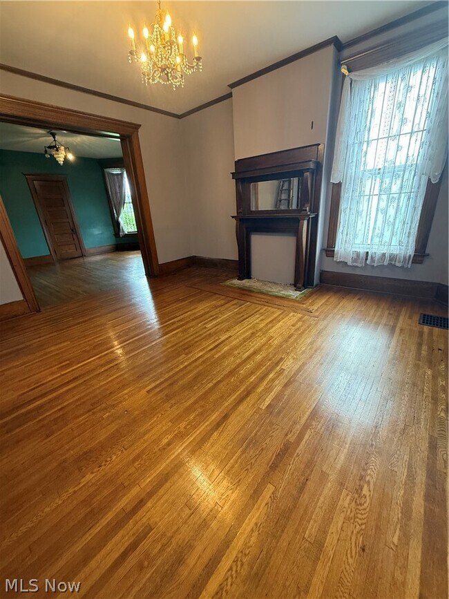 Building Photo - 932 Maple Ave