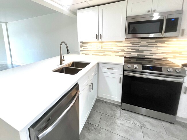 Building Photo - Live in Luxury and Convenience in the Hear...
