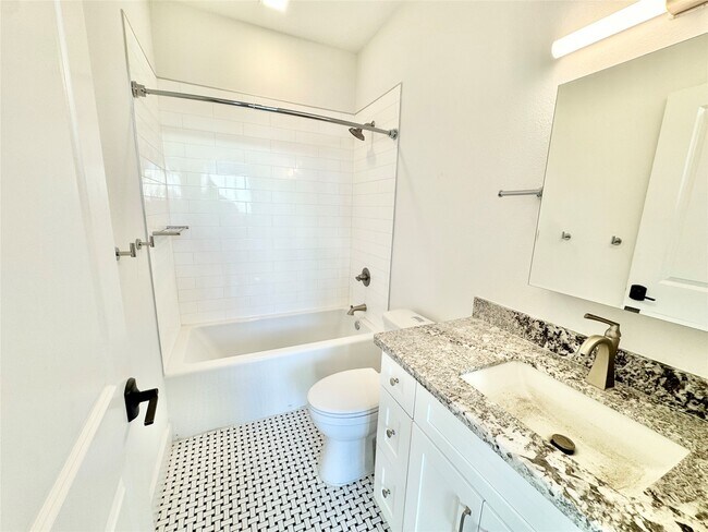 Building Photo - 2102 Mechanic St