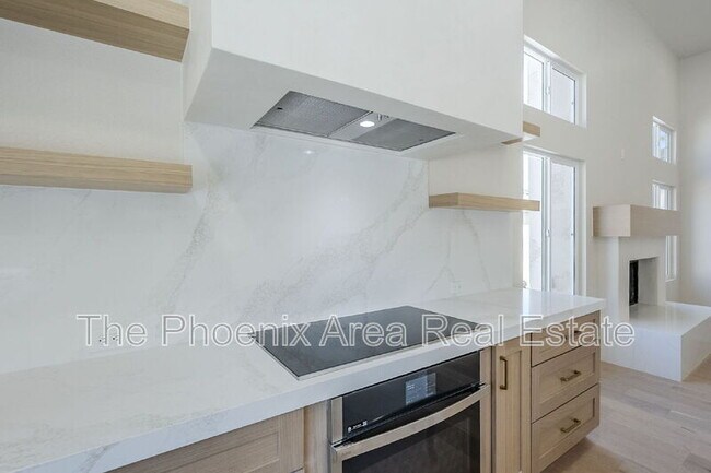 Building Photo - 1531 E Silverwood Dr